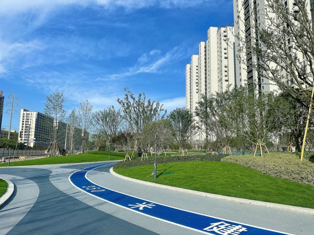 新鸿绿地公园分AB地块2个广场 新鸿绿地公园分AB地块2个广场