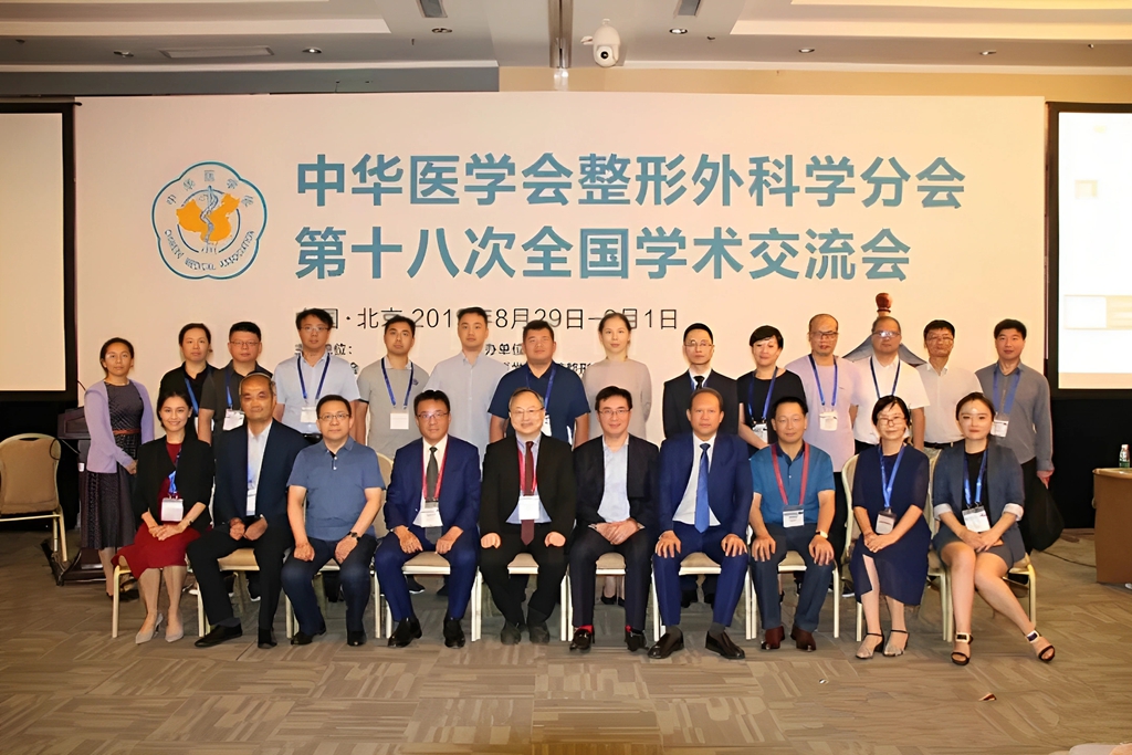 钱升广，副主任医师，原苍南县人民医院整形外科主任。