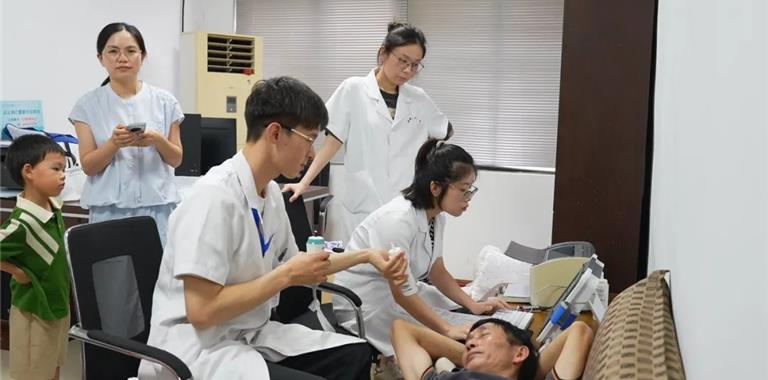 家门口的健康守护！30+医护团队为居民...