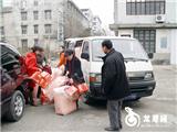 龙港镇妇联开展送温暖活动