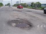龙港网温馨提示：遇道路积水车速不宜过快