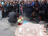 龙港龙翔路口发生一起车祸 工程车压死一妇女