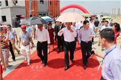 6月20日，浙台（苍南）经贸合作区台资企业开工暨项目推介、签约仪式在龙港新城举行。本次集体开工项目三个，总投资11.7亿元人民币；签约项目13个，总金额36亿元人民币；海协会顾问陈云林、台湾“三三会”会长江丙坤等出席仪式。