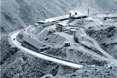 ​#改革在身边# 40年前，走十来公里山路去镇上赶集，到如今通村水泥路，乘坐农村公交畅行；从昔日坐轮船、倒汽车、再步行，半天时间也未必能从单位返回老家，同样的十几公里路程，如今一个小时内即可到达……群众便捷的出行方式，正是40年时代变迁和进步的缩影。