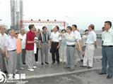 市人大离退休老干部参观瓯南大桥