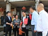 弘扬正能量 林森森慰问见义勇为市民