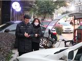 周末严查“随意”在人行道停车？再别心怀侥幸！执法局长上街抄告违法停车