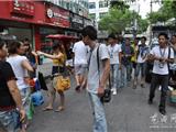 龙港网民监督团走进百有街开展文明劝导活动