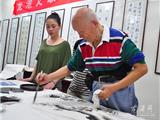 著名画家尤有中来龙港书画笔会交流  