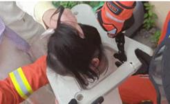 龙港某包装厂突发惊魂一幕！3 岁女孩头部被卡在.....