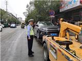 龙港交警加大力度强化整治海港路违停现象