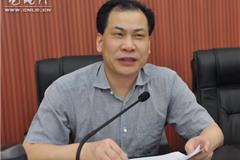 龙港镇委副书记、镇长王忠秀（副县长级）