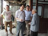 王忠秀走村入户听意见 践行群众路线教育活动