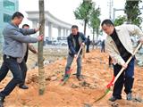 植树造林开启新年工作第一天