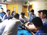 龙港一民警抓获涉案人员受伤 鲜血染红警服