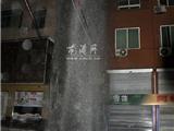 消防栓被车撞变“喷泉” 水柱高达10米