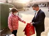 赠送药品“暖人心”  解决群众“疫时忧”