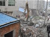 新美洲一带民房屋后乱搭乱建简易房被依法拆除