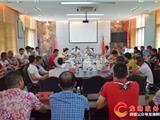 金珍敏在舥艚社区与村支书“面对面”交心谈心谋发展