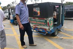 龙港西四街卫生院门口乱停车现象严重