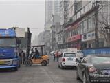 货车占道卸载 何时休？