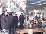 清理占道经营，保障道路畅通