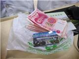 龙港这位陈医生好样的！他捡到一个袋子，打开后竟发现…