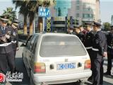 交通综合整治第一天共查获各种违法车120多辆