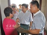 苏庆明在石路村调研 现场解决了9个问题