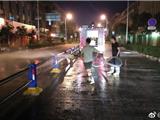 为护栏"洗脸"龙港专职消防队半夜当起"城市美容师"