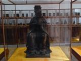 他从海外搜罗2.3万余件艺术品 带回温办起艺术馆