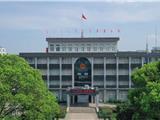 拍张龙港镇党委 政府 人大牌匾照留念
