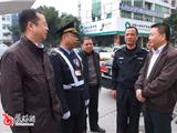 交通整治期间镇领导看望运管执法人员和交警