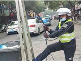 为保畅通 龙港协警孙培拼一个动作坚守1小时 给他点赞！