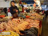 受H7N9禽流感影响 菜市场鸡鸭们遭冷落