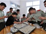包饺子度国庆 让新兵感受家的温暖