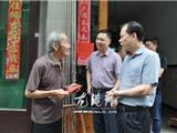 七一前夕  县镇领导慰问建国前老党员