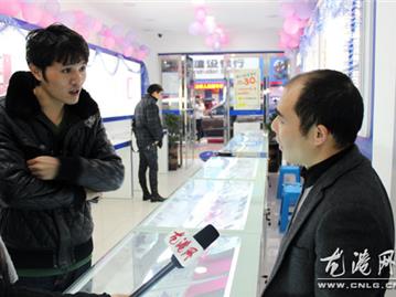 手机内存使用未说清 消费者购后提质疑 