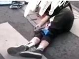 龙港人民路发生起交通事故，一人倒地不起
