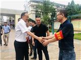 龙港镇领导开展“六一”走访慰问活动 给孩子送去节日祝福