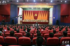 23日上午，中国共产党龙港镇第九届代表大会第三次会议在龙港影剧院隆重举行。大会听取和审议了中共龙港镇委工作报告、中共龙港镇纪委工作报告。县人大常委会主任苏庆明，以及县委组织部、县纪委等部门有关领导出席大会。