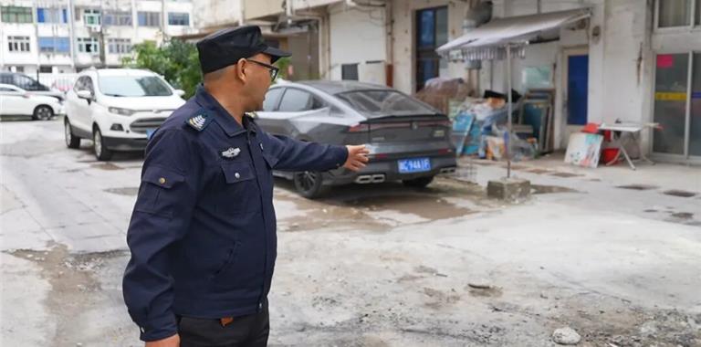 点赞！校园保安秒变“灭火侠”