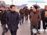 章方璋汤宝林王宗泽董旭斌慰问灾民