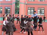 江南实验学校：校长与孩子“零距离 ”