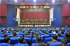 3月2日上午，2012年龙港镇党建工作大会召开。会议总结2011年全镇党建工作，部署今年党建工作任务，进一步动员全镇各级党组织和广大党员干部以崭新的面貌、一流的作风、过硬的本领、昂扬的斗志，投入到经济社会发展的各项工作中去。县镇领导丁振俊、王忠秀、上官光强、缪克钊、周碧素、黄建华、黄贤满、赵凯、吕存阳、方崇亮、谢磊、陈贤选、林时黎、黄传朴、张立吕、郑裕勋等出席会议。 