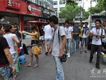 龙港网民监督团走进百有街开展文明劝导活动