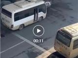 市民反映：鳌江四桥龙港段桥下道路两侧长期被车辆占用