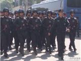 龙港警方启动PTU模式 武装巡逻打造平安城镇