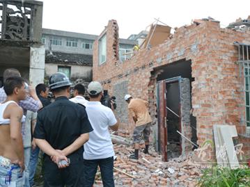 疏通消防通道 确保市民生命安全