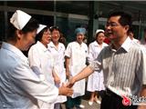 汤宝林慰问在一线工作的护士